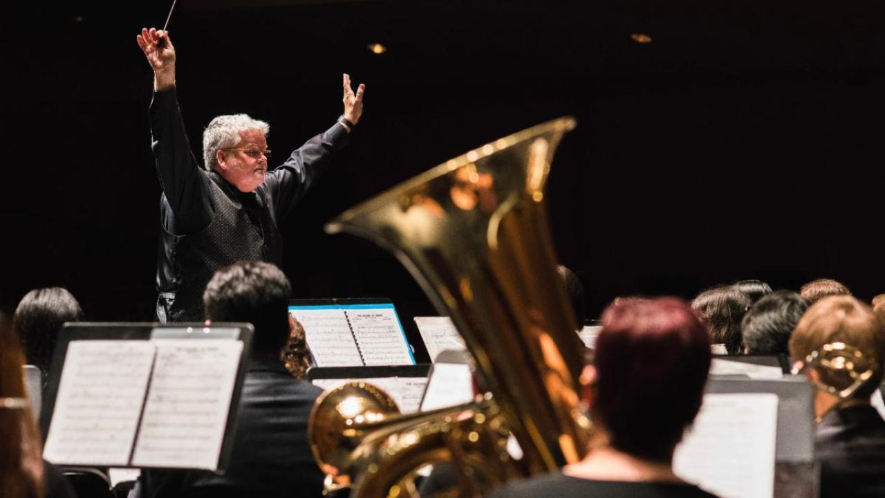 Pete Nowlen conducting the Concert Band